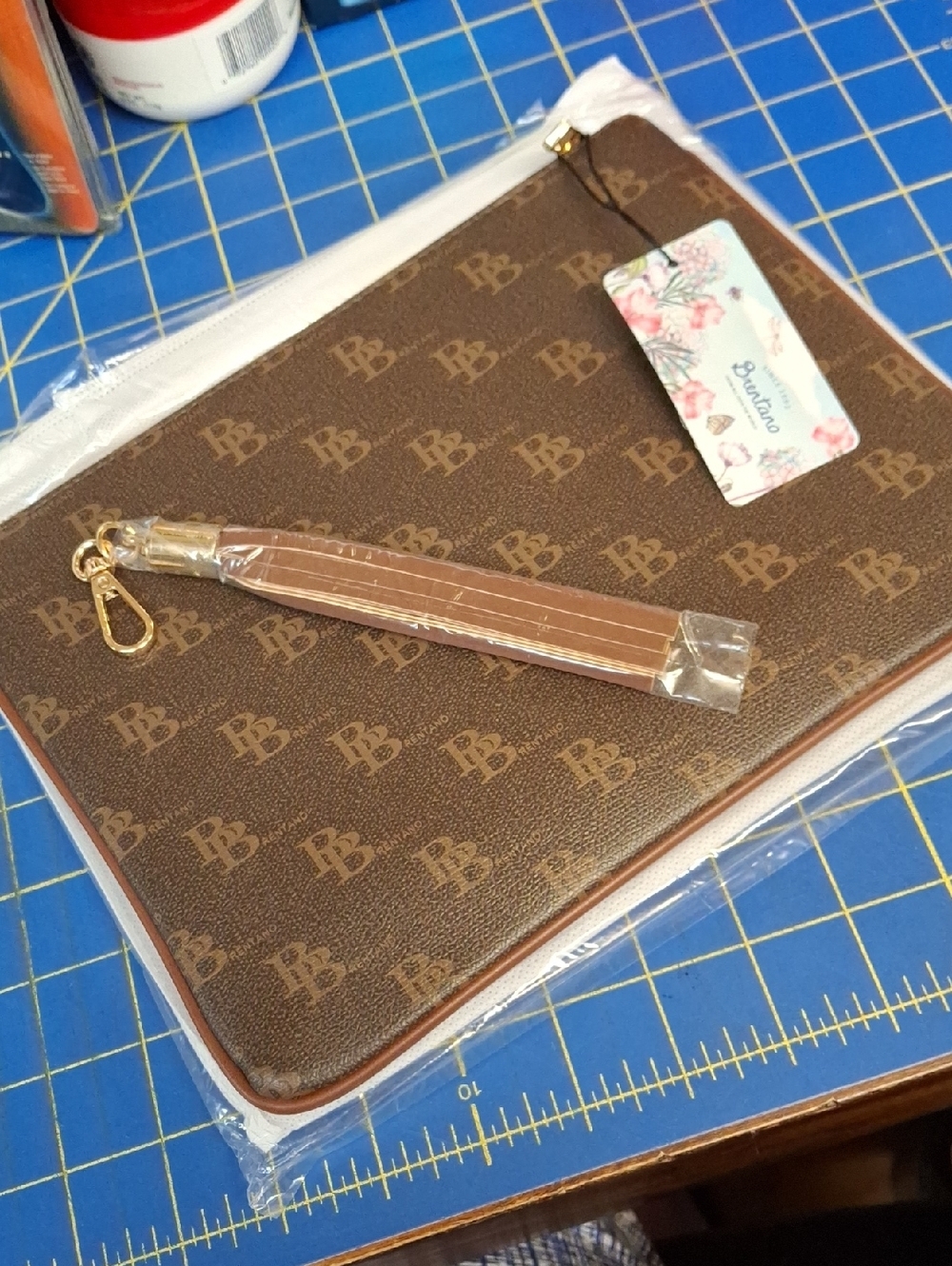 Brentano Clutch 10x7.5 Pouch Bag NWT